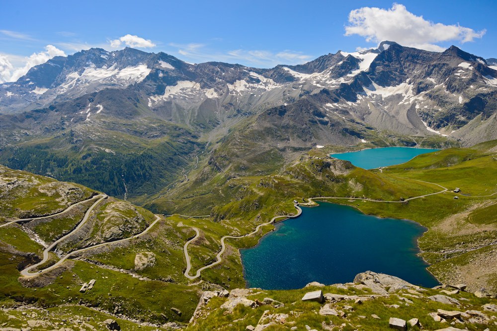 the route between the two lakes is one of the most scenic routes in the Alps

